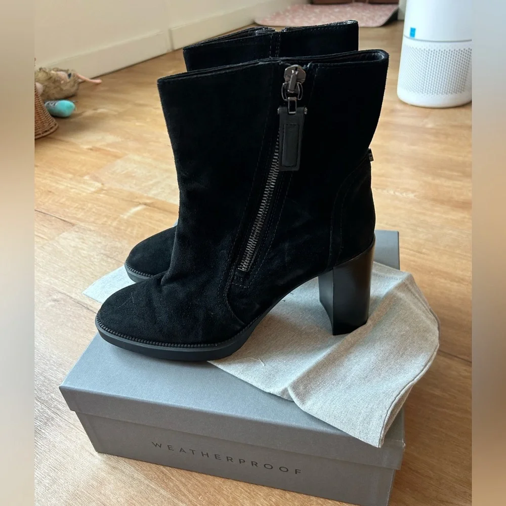 NWOT Aquatalia Black Ilenia Suede Ankle Boots - Picture 2 of 9